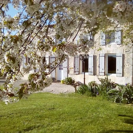 Maison Lavande Panzió Saint-Jean-dʼAngély Kültér fotó