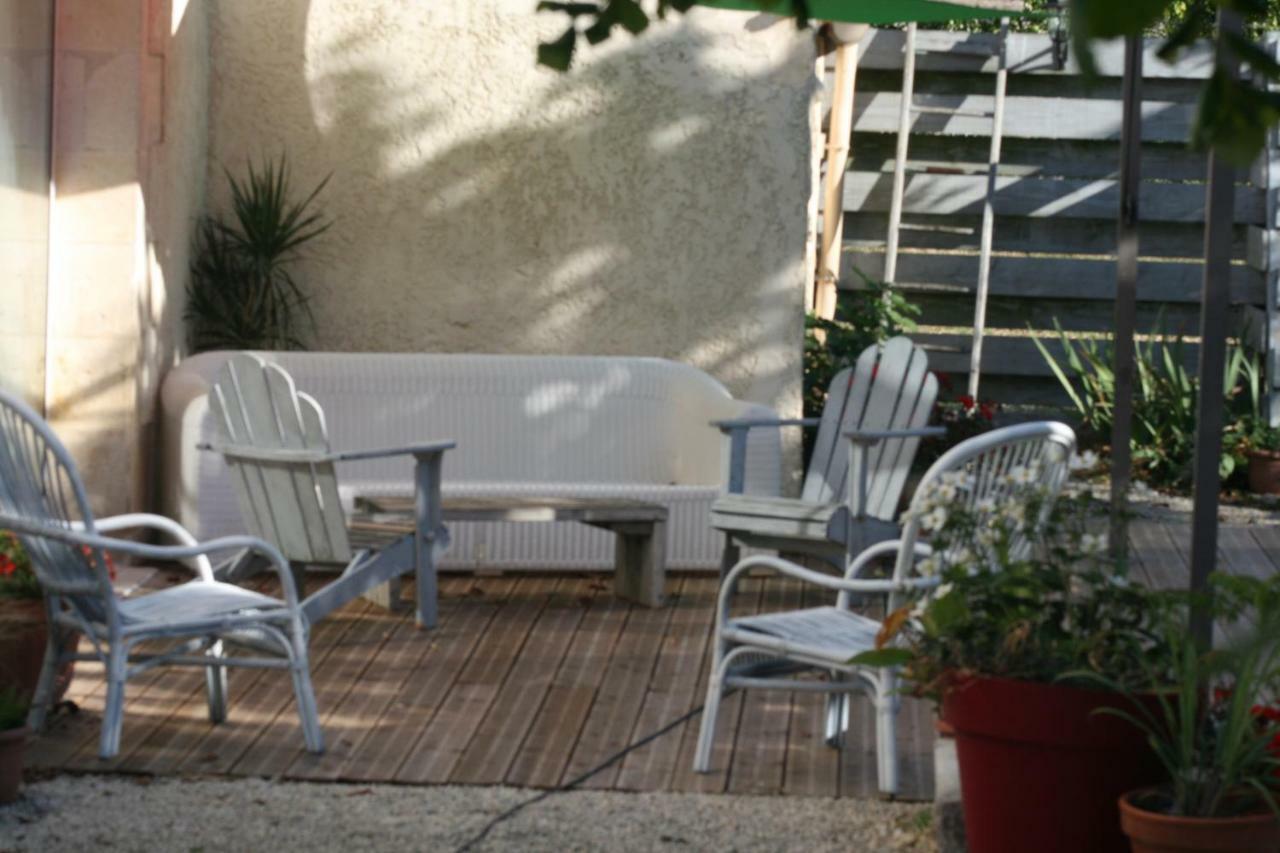 Maison Lavande Panzió Saint-Jean-dʼAngély Kültér fotó