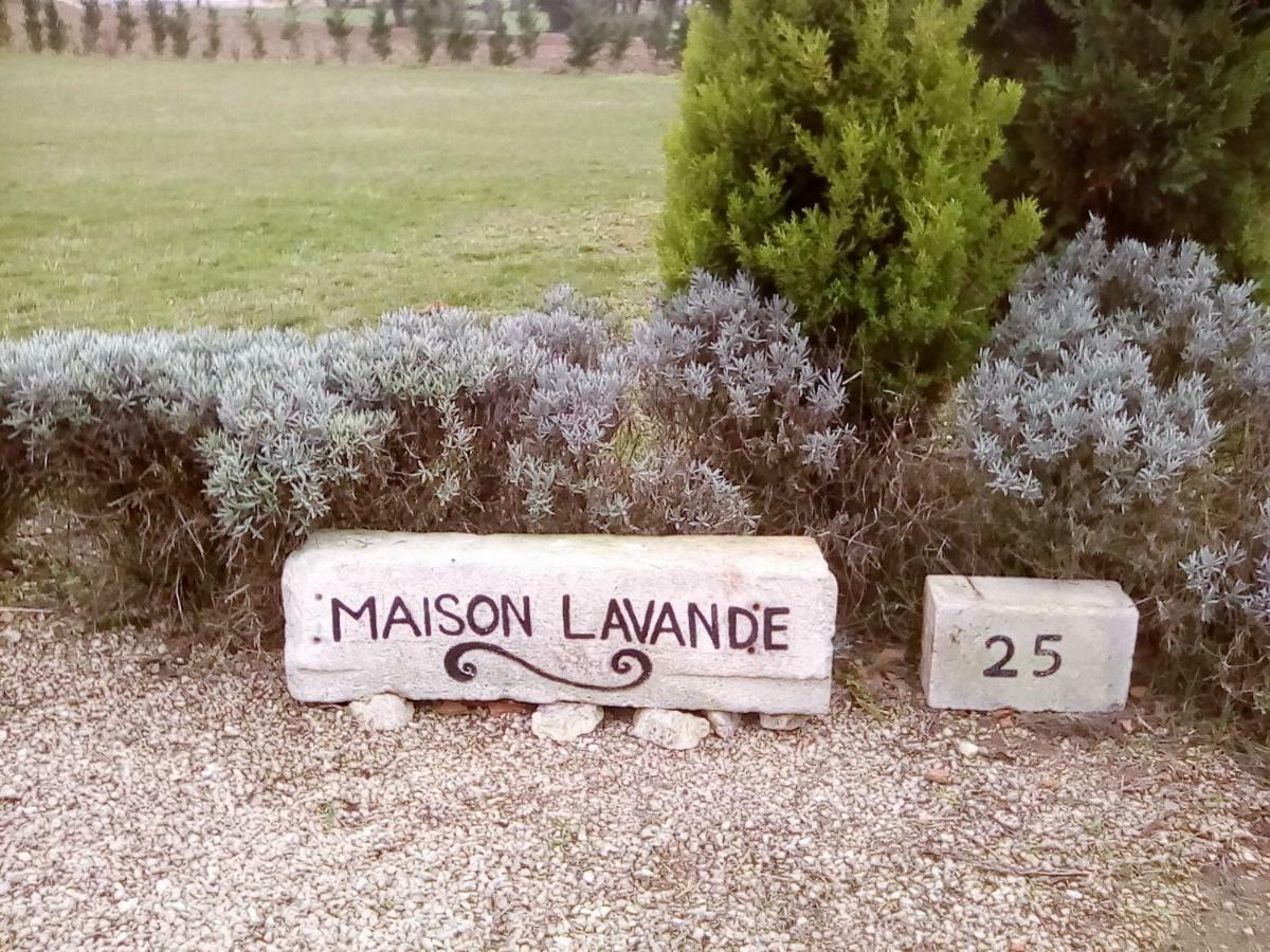 Maison Lavande Panzió Saint-Jean-dʼAngély Kültér fotó