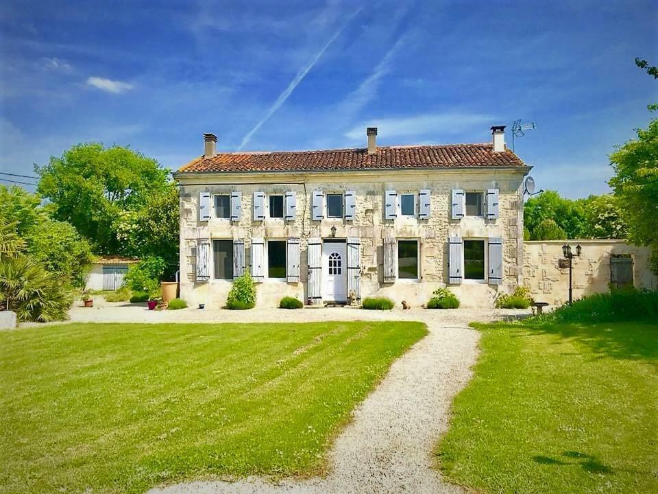 Maison Lavande Panzió Saint-Jean-dʼAngély Kültér fotó